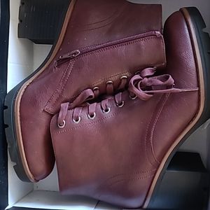 Like New Naturalizer Madalynn Bordeaux Heeled Ankle Booties Size 9